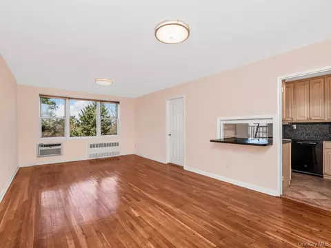 679 W 239th St #5H, New York, NY 10463