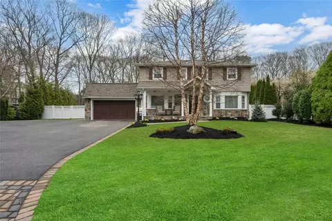 3 Mallard Ln, Smithtown, NY 11787