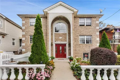 824 Wilcox Ave, New York, NY 10465