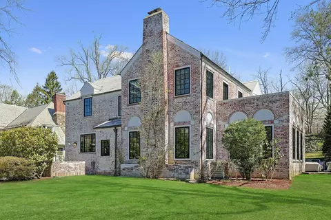 165 Valley Rd, New Rochelle, NY 10804