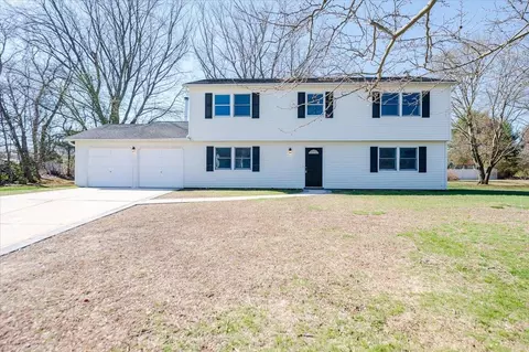 6 Valiant Ct, Mount Sinai, NY 11766