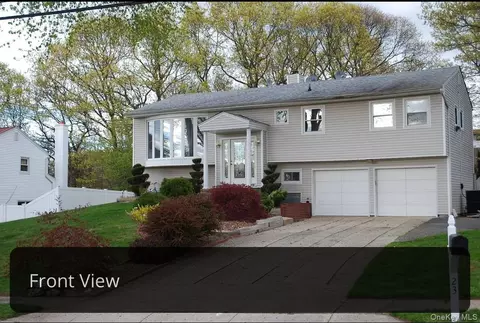 23 Ridge Ct, Hauppauge, NY 11788