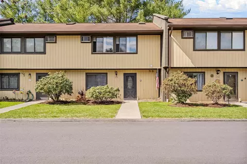 204 Chelsea Cv S, Beekman, NY 12533