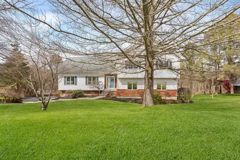 19 Hart Dr, Poughkeepsie, NY 12603