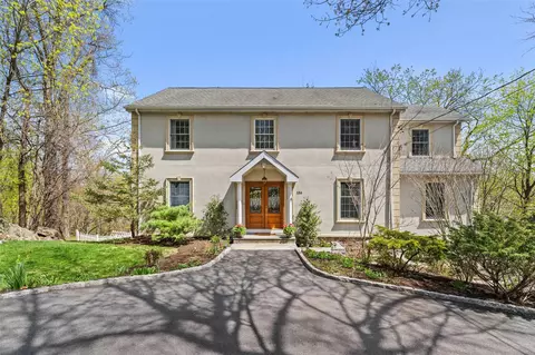 136 Overlook Rd, Greenburgh, NY 10706