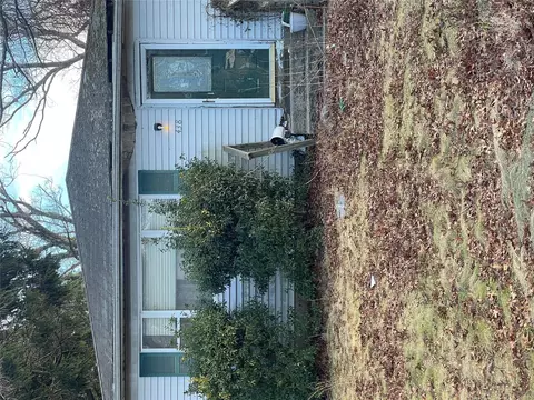 438 Auborn Ave, Shirley, NY 11967
