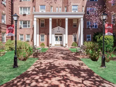 76-35 113th St #4M, Forest Hills, NY 11375