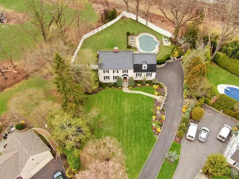 19 Old Farm Ln, Greenburgh, NY 10530