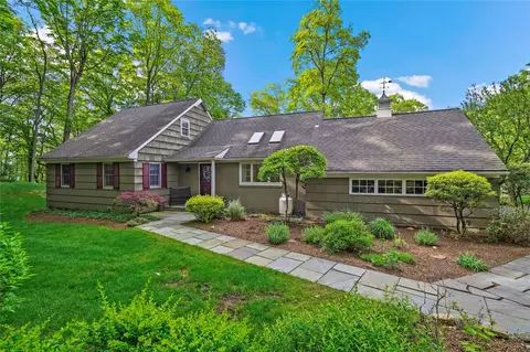 35 Leslie Ln, Katonah, NY 10536