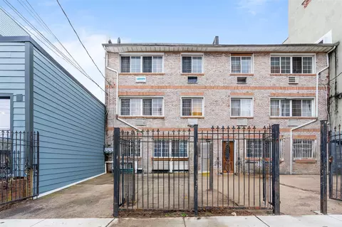 816 Dumont Ave, Brooklyn, NY 11207