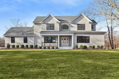 510 Gull Pond Ln, Greenport, NY 11944