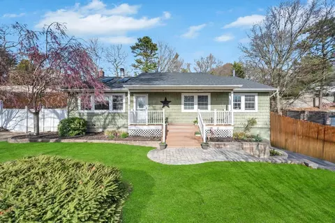 410 Patton Ave, Shirley, NY 11967