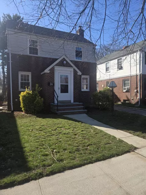 28 Landau Ave, North Hempstead, NY 11001