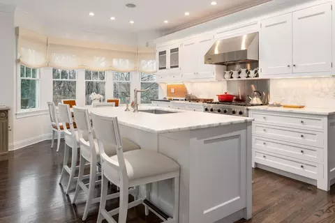 33 Raymond St, Darien, CT 06820