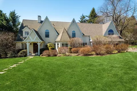 210 Clayton Rd, Greenburgh, NY 10583