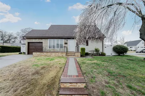 1755 Meadow Ln, East Meadow, NY 11554