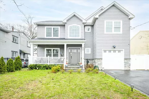 3258 Neptune Ave, Oceanside, NY 11572