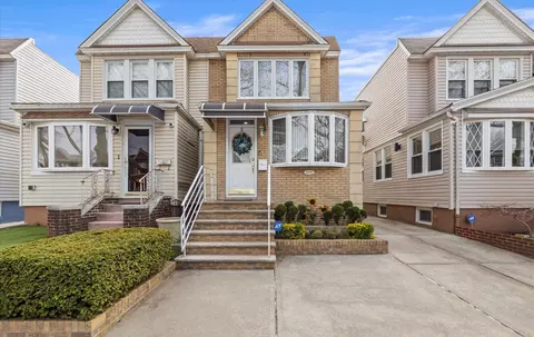 69-19 67th St, New York, NY 11385
