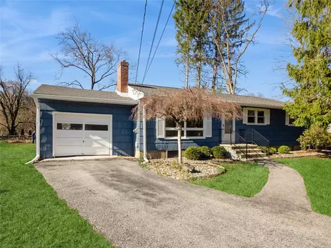 29 Circle, Hyde Park, NY 12538