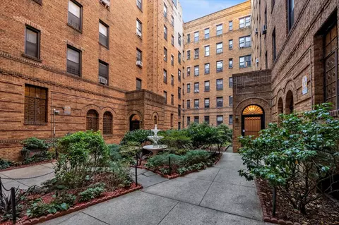 83-44 Lefferts Blvd #4G, New York, NY 11415