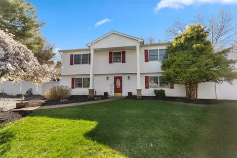 26 Millbury Ln, South Setauket, NY 11720