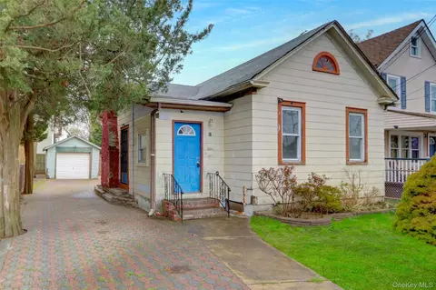 69 Hewlett St, Hempstead, NY 11550