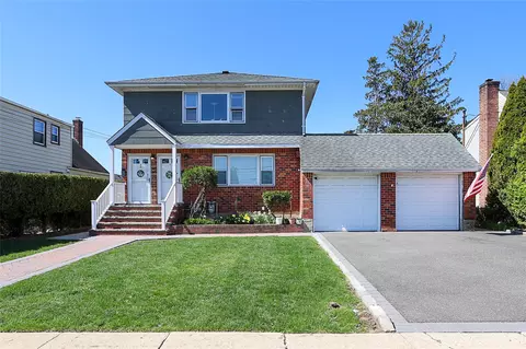 47 Manhattan Ave, North Hempstead, NY 11590