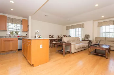121-10 Powells Cove Blvd #C, College Point, NY 11356