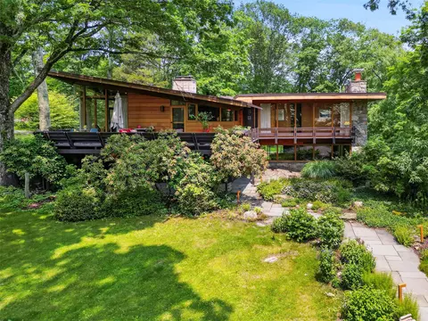 280 Salem Rd, Pound Ridge, NY 10576