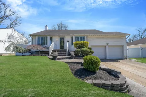 42 Marlene Dr, Syosset, NY 11791