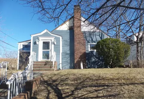 12 Hewlett Point Ave, East Rockaway, NY 11518