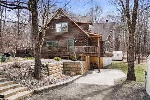 78 Parksville Rd, Pleasant Valley, NY 12569