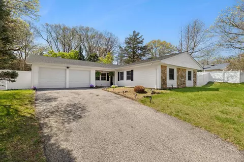 4 Wellsley Ct, Coram, NY 11727