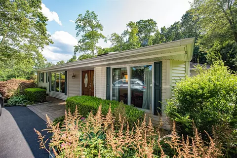 37 Colby Dr, Dix Hills, NY 11746