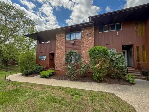 250 Coachlight Sq #BUILDING 6  250, Cortlandt, NY 10548