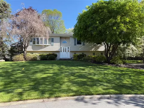 6 Crownlyn Ct, Clarkstown, NY 10954