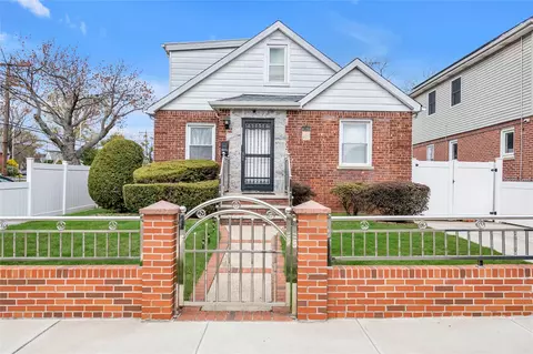17303 Fairchild Ave, Flushing, NY 11358