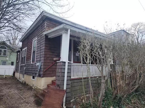 79 15th Ave, Sea Cliff, NY 11579