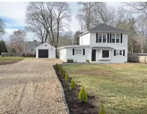 3 Oak St, Saint James, NY 11780