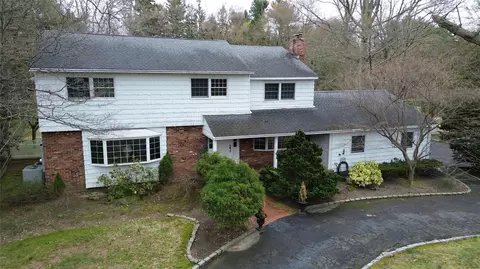 62 Cherry Ln, Syosset, NY 11791