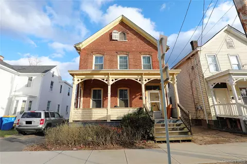 86 Henry St, Kingston, NY 12401