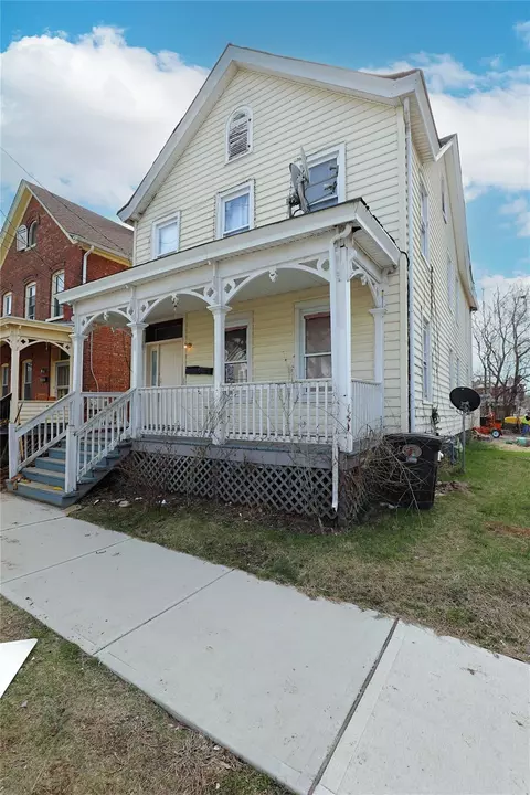 88 Henry St, Kingston, NY 12401