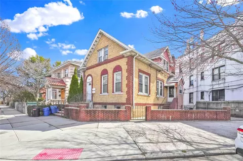 2129 Hazen St, New York, NY 11370