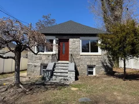 73 E 21st St, Huntington Station, NY 11746