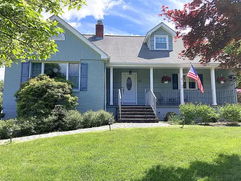 43 Glenwood Rd, Clarkstown, NY 10956