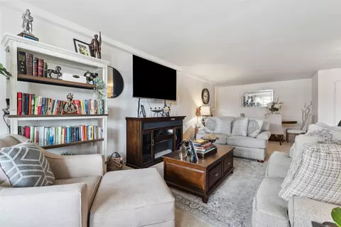 60 Hempstead Ave #1E, Lynbrook, NY 11563