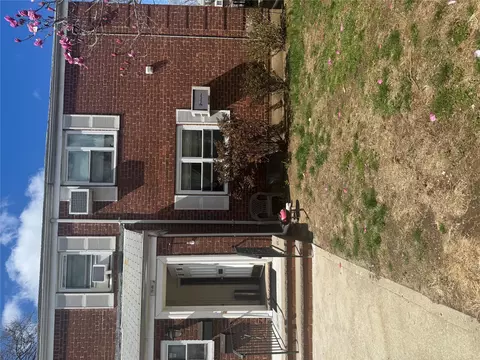 74-06 255 #1, Glen Oaks, NY 11004