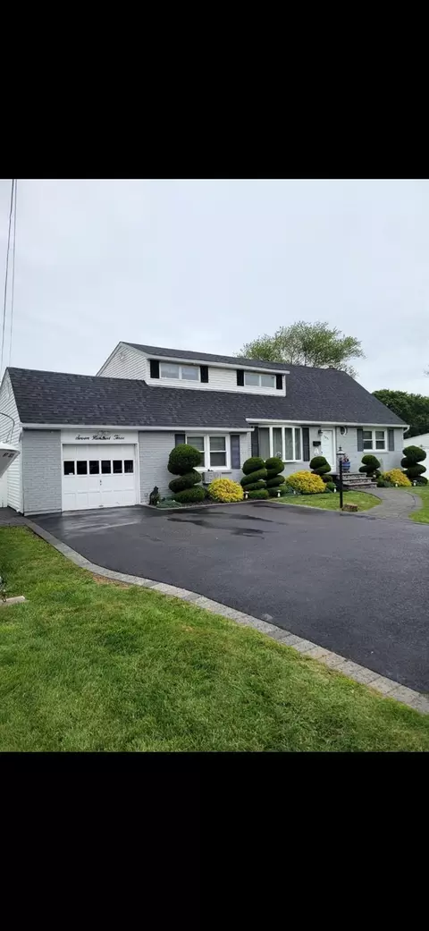 703 Pine Ave, West Islip, NY 11795