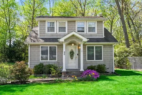 86 Arlington Rd, Lake Ronkonkoma, NY 11779