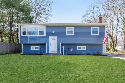 795 Bay Shore Ave, West Islip, NY 11795